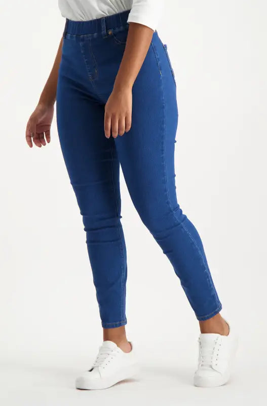 Women’s royal blue skinny jeans.