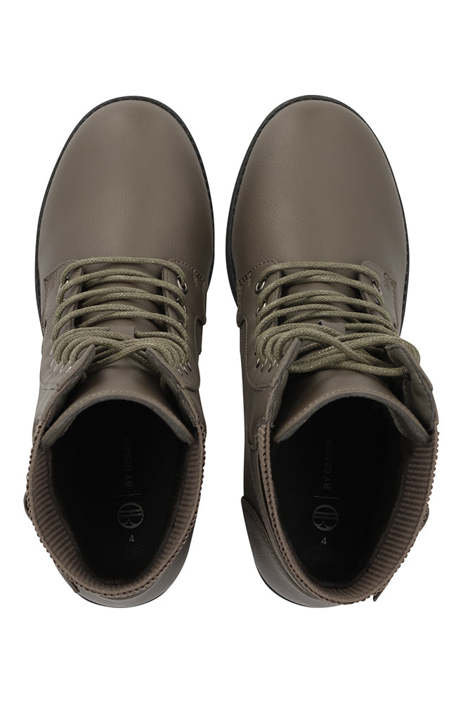 Larna Cleated heel boot