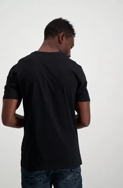 Men’s black short-sleeved t-shirt made of cotton.