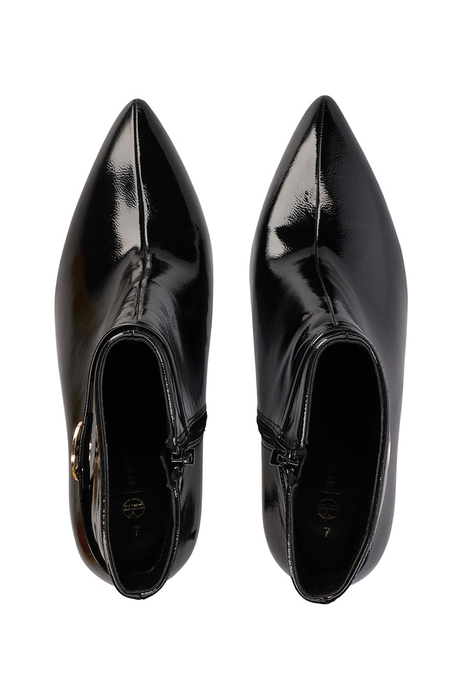 Zandi BD crinkled patent boot heel