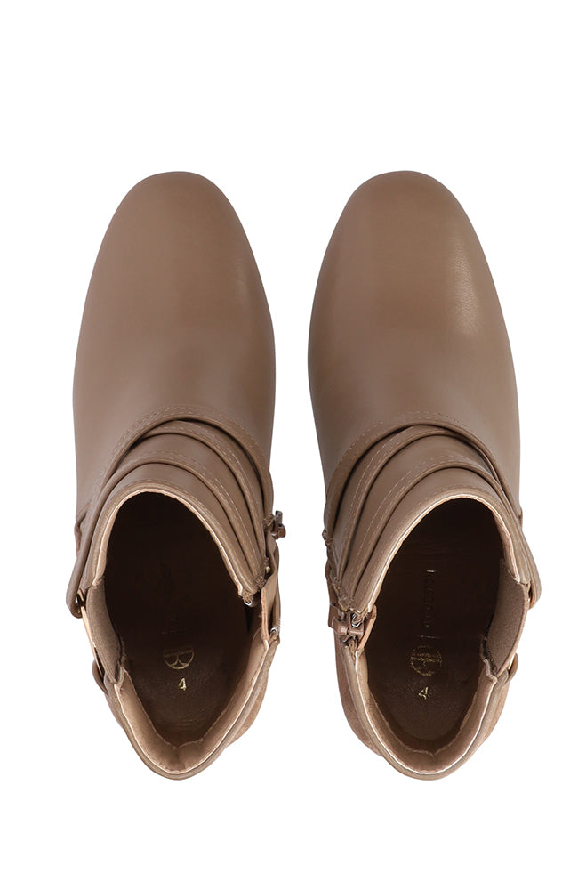 Mila Detailed gold trim heel