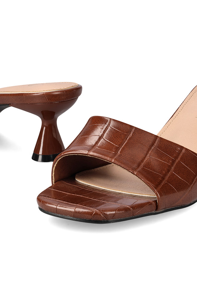 Georgia textured kitten heel