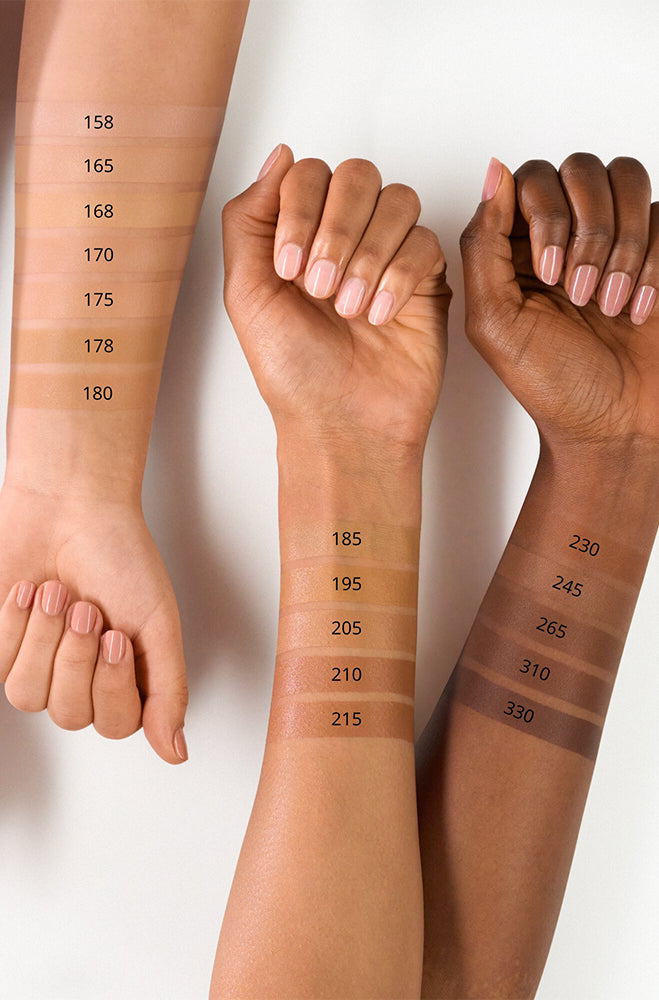 ESSENCE SILKY BLUR FOUNDATION 210