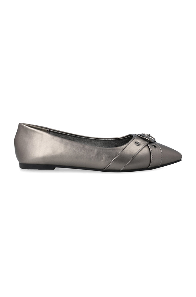Cross over buckle pump