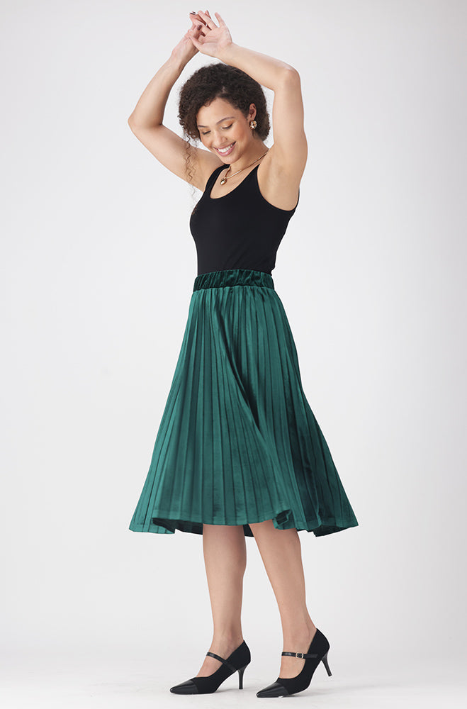 Dunns Clothing | Emilia Velour Pleated Midi Skirt _ 157240 _ Green