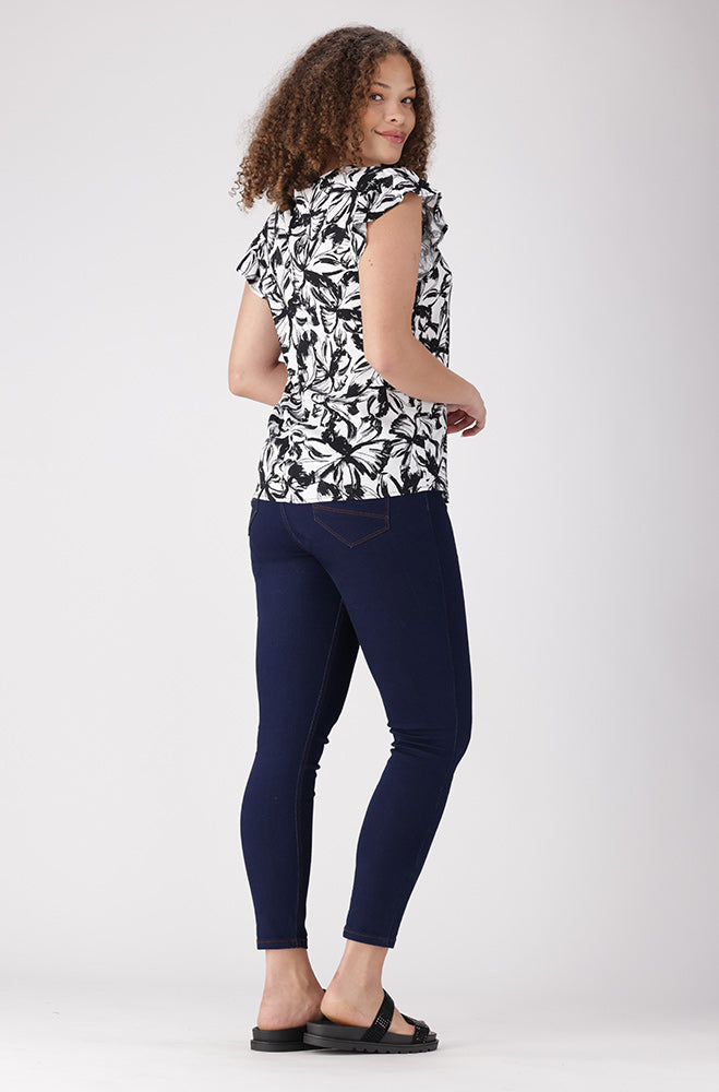 Nikki Flutter Sleeve Top _ 156334 _ Black