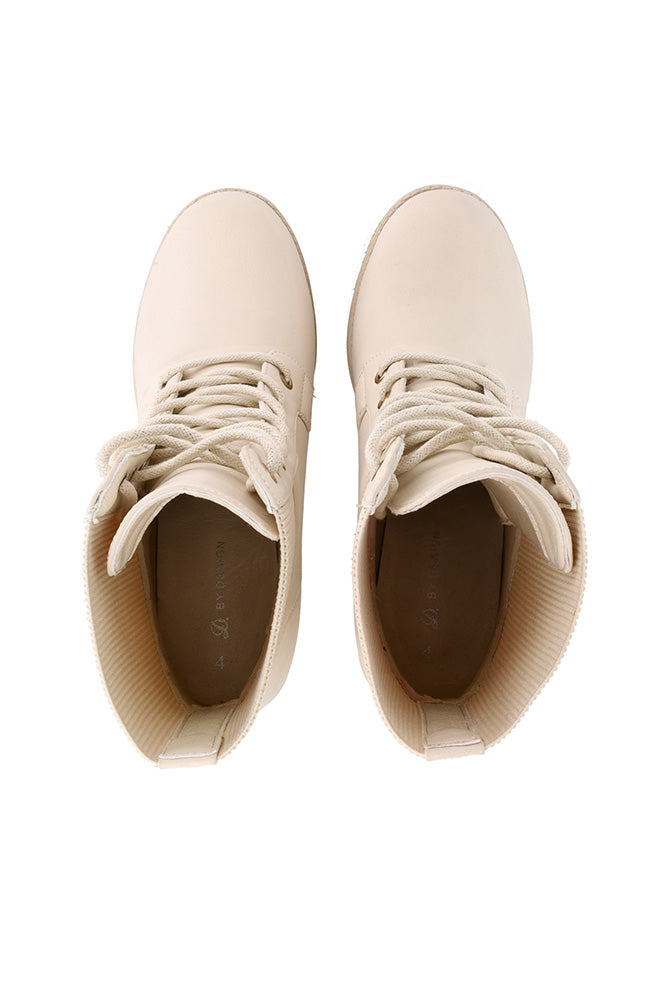 Sorcha Cleated Heel Boot _ 157785 _ Milk