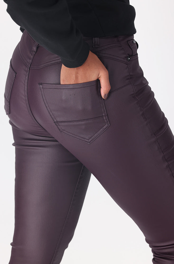 HARMONY HIGH RISE COATED JEANS _ 158909 _ Burgundy