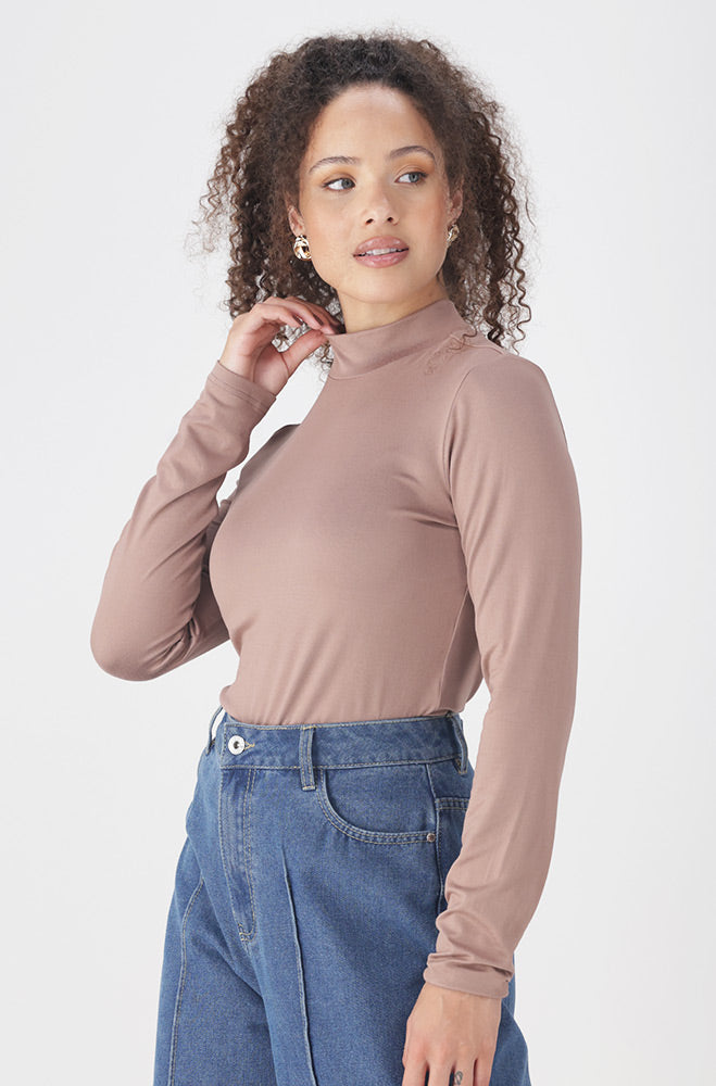 TIA TURTLE NECK TOP _ 160002 _ Taupe