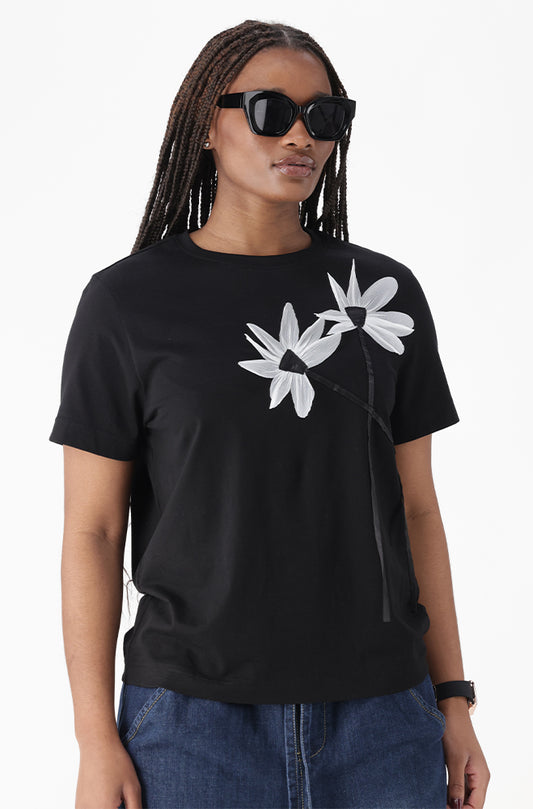 SARINA FLOWER DETAIL TEE