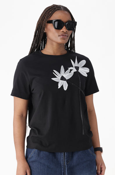 SARINA FLOWER DETAIL TEE – Dunns