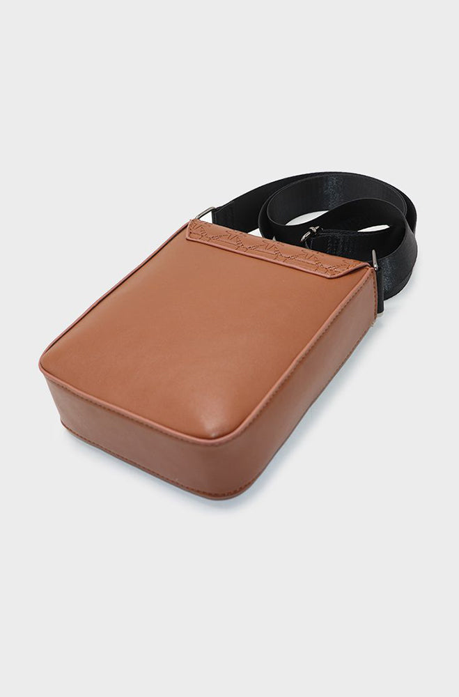 LIAM CROSSBODY BAG - BROWN