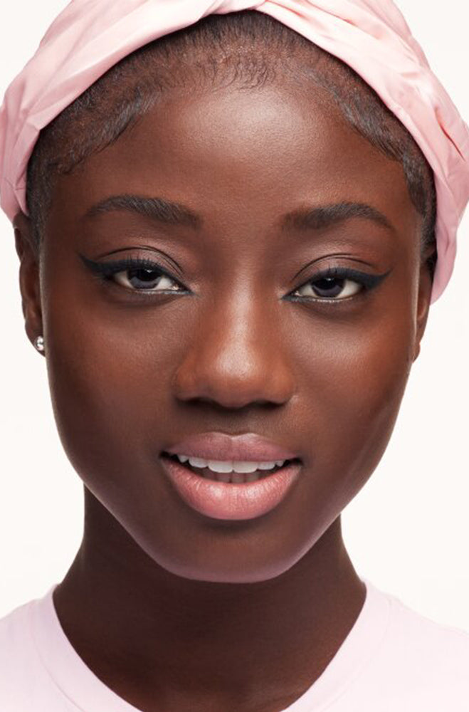 Essence Stay And  Play Gel Eyeliner 01 _ 162239 _ Black