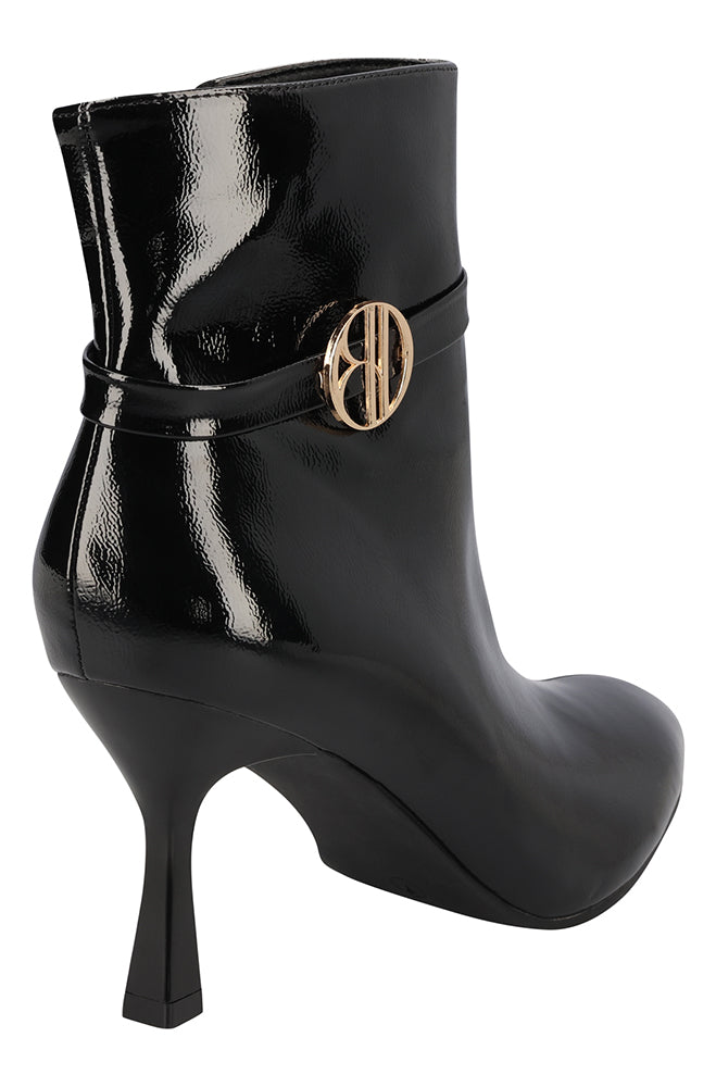Zandi BD crinkled patent boot heel