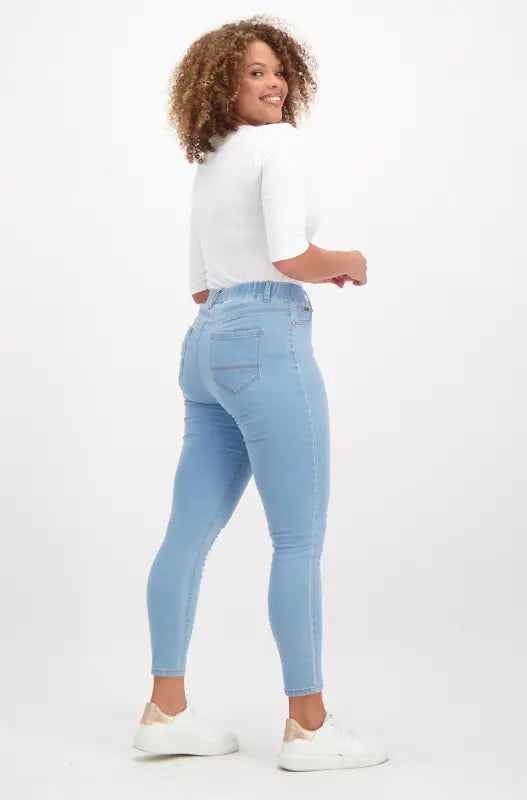 Light wash, high-waisted skinny jeans with five pockets.
