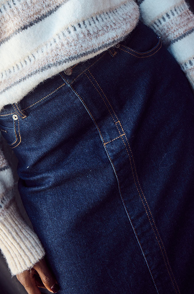 Ladies | Ivy Denim Longer Length Front Slit Skit _ 162937 Dark Wash Skirts