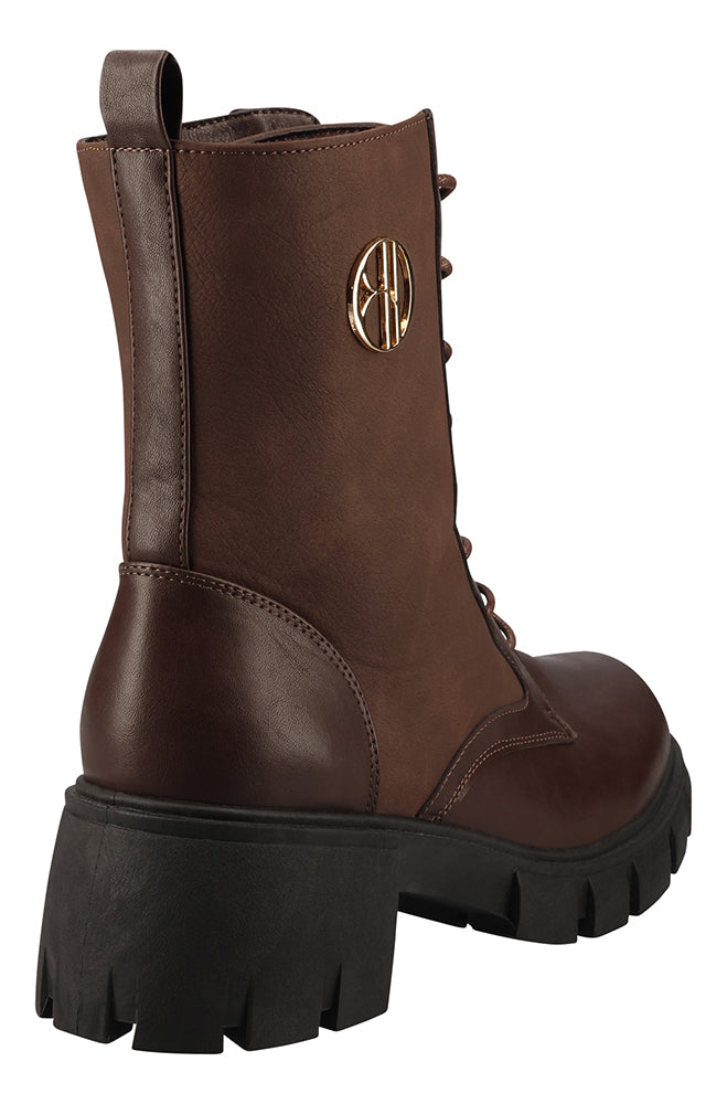 Cleated boot