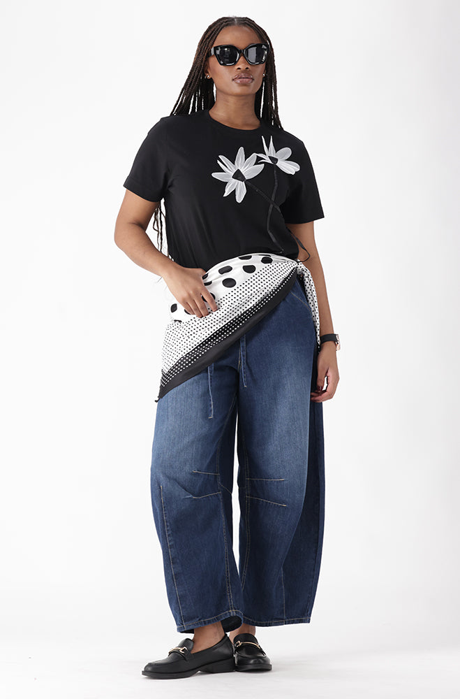 SARINA FLOWER DETAIL TEE