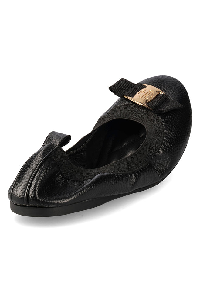 Jennifer elasticated black pump