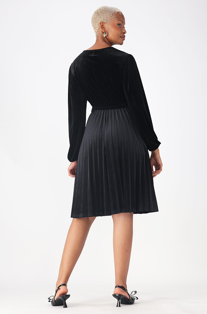 Dunns Clothing | Rose Pleated Velour Dress _ 160140 _ Black | R299