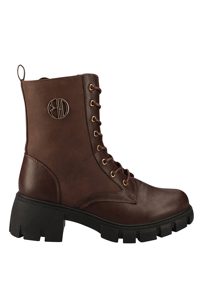 Cleated boot