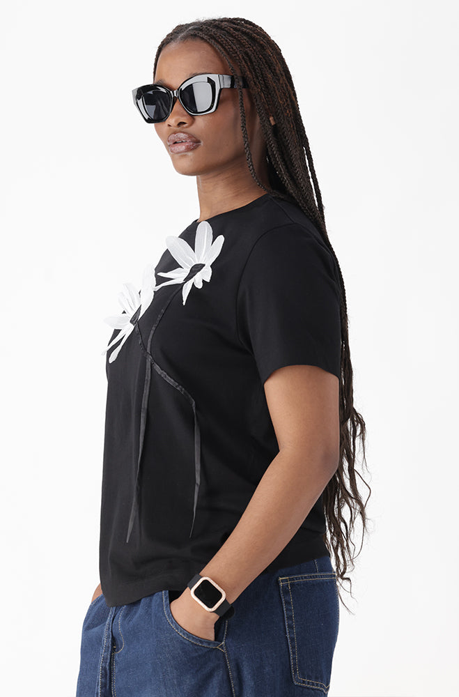 SARINA FLOWER DETAIL TEE