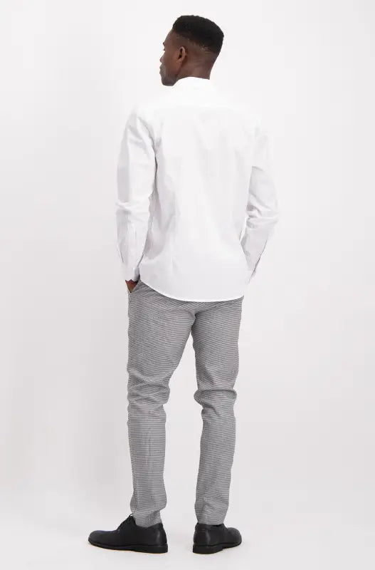 Men’s slim-fit white long-sleeve shirt.