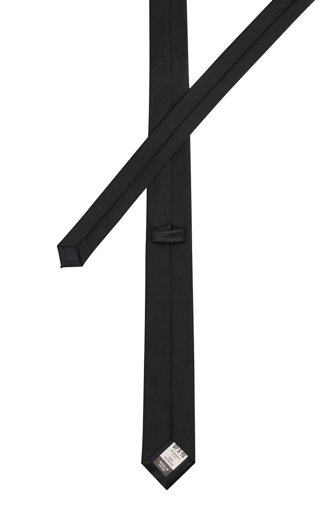 MAX TIE, POCKET SQUARE & LAPEL PIN SET