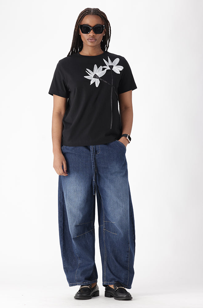 SARINA FLOWER DETAIL TEE