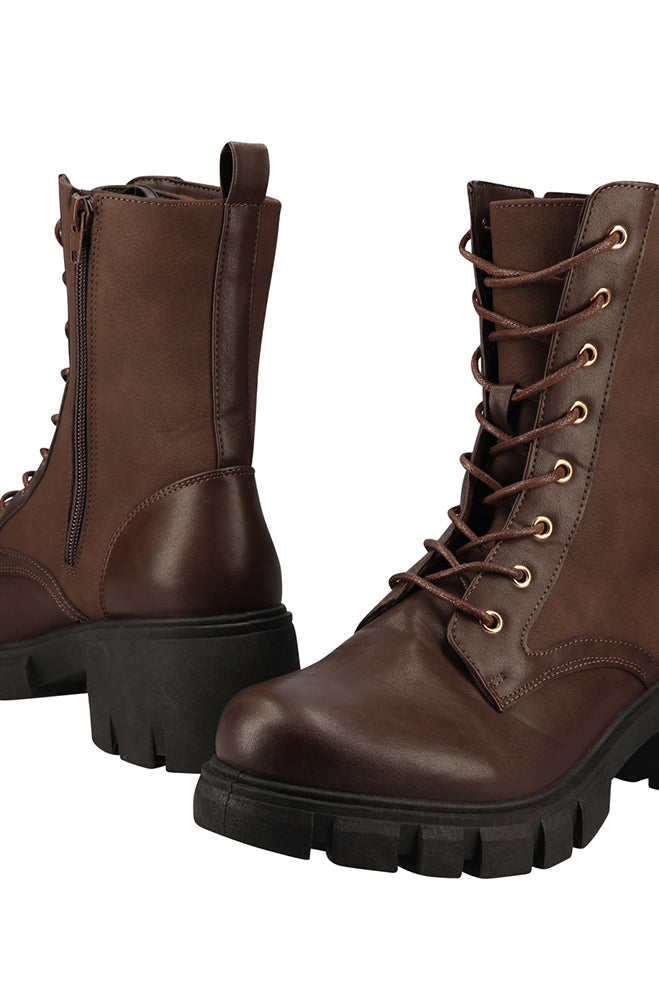 Cleated boot