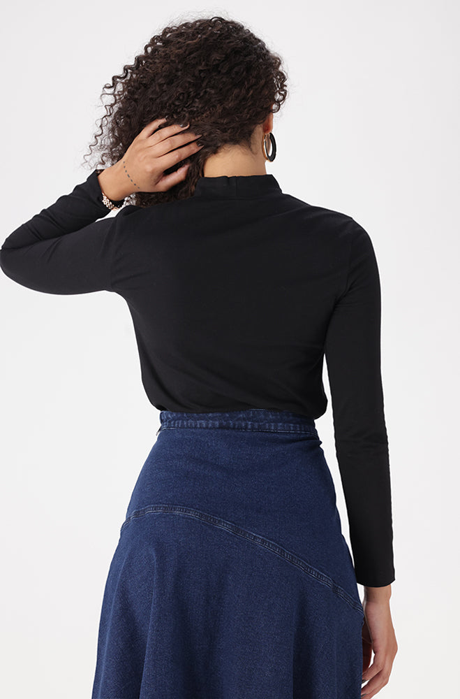 TIA TURTLE NECK TOP